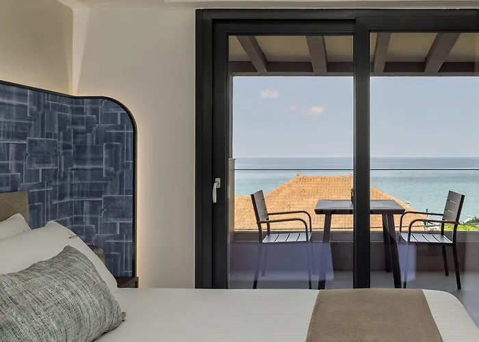 Costa De Luxe