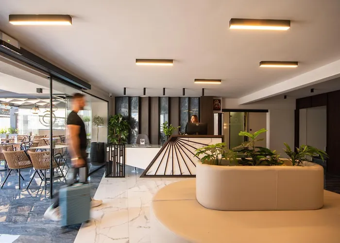 Costa De Luxe Leptokaryá