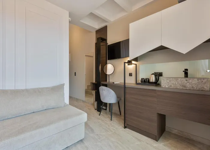 Costa De Luxe Leptokaryá