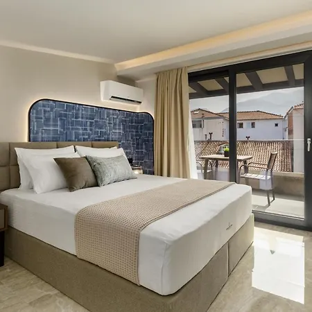 Costa De Luxe 4*