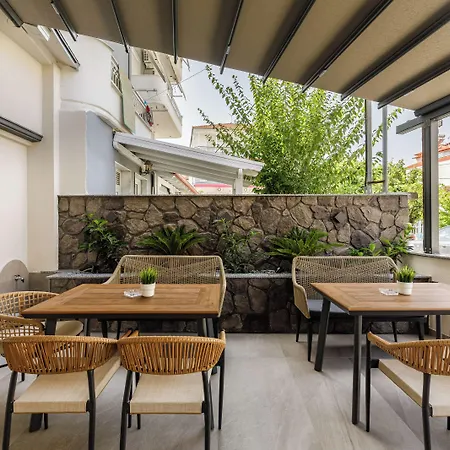 Costa De Luxe Apartmanhotel 4*