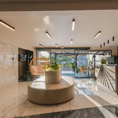 Costa De Luxe Apartahotel 4*