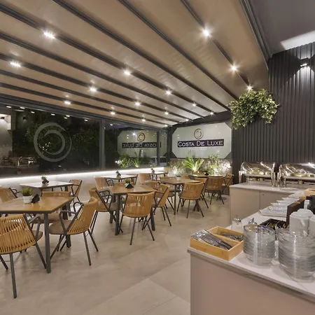 Costa De Luxe Apartahotel
