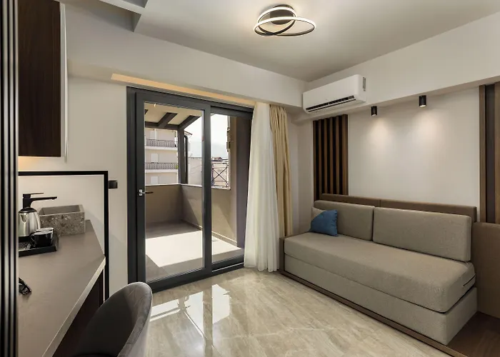 Costa De Luxe Leptokaryá