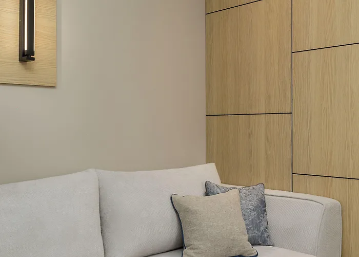 Costa De Luxe Leptokaryá